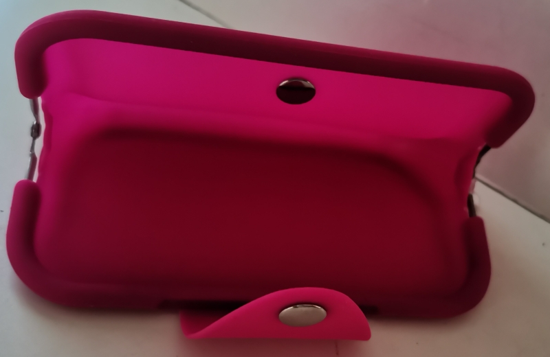 AVON Kosmetiktasche aus Silikon  /SOLIDARITÄT